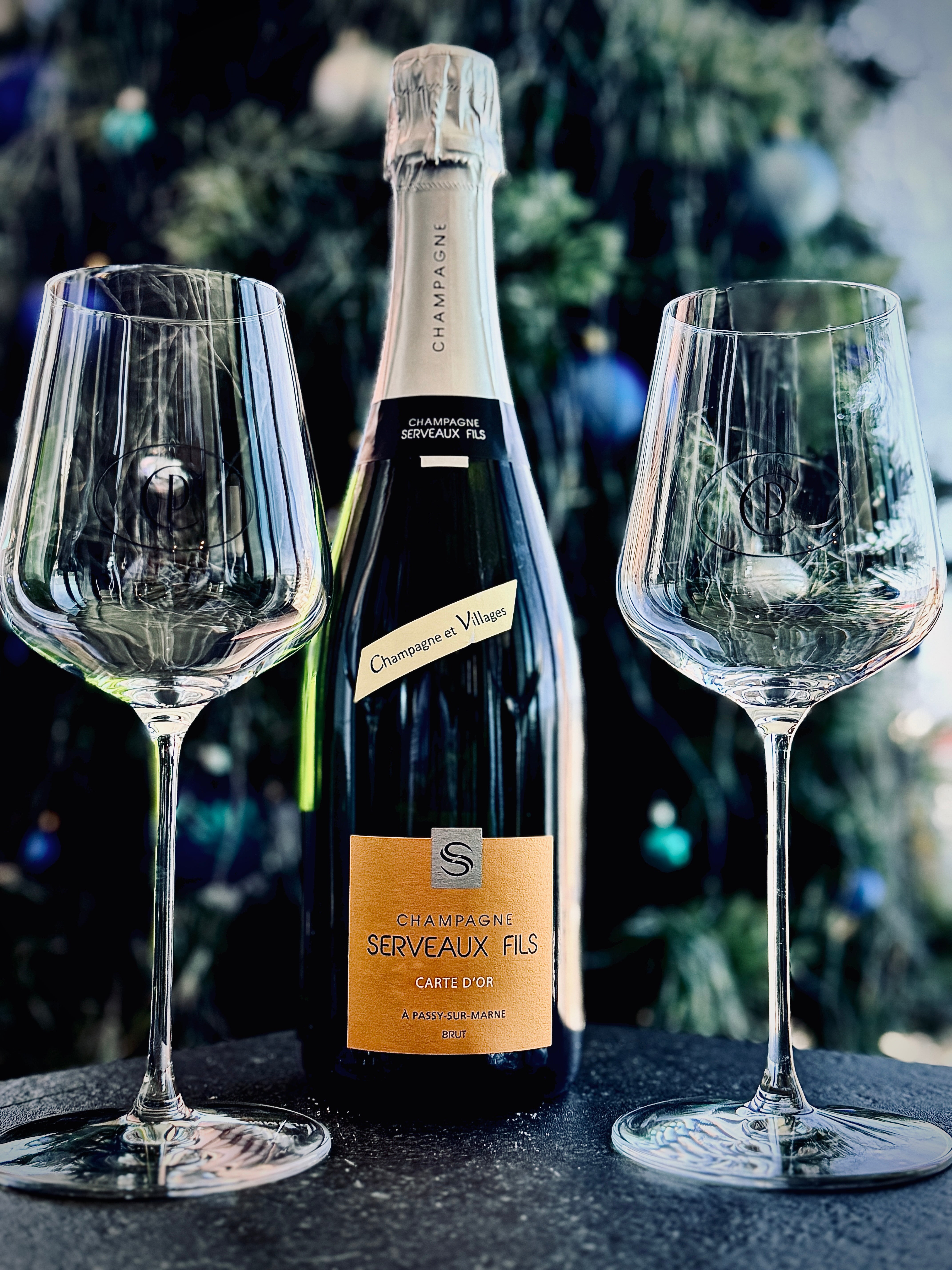 Champagne Serveaux Fils Carte d’Or + 2 Glasses Bundle